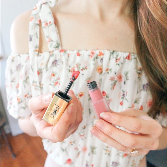 Feminine, Floral Ruffled Cropped Blouse - Picture 6 of 6